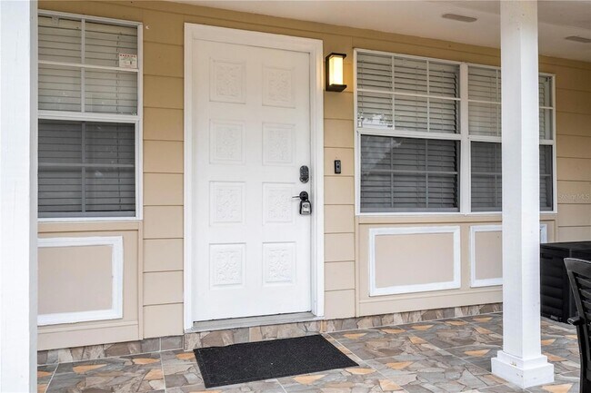 Photo - 1594 Frances St