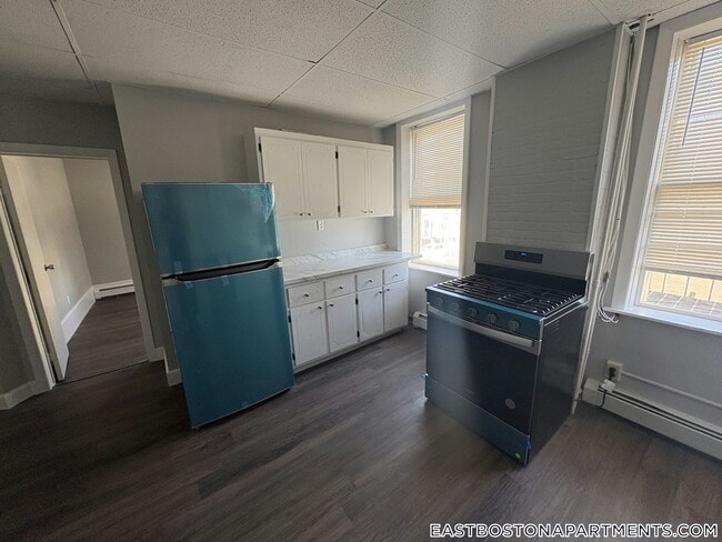 Photo - 273 Maverick St Unit 4