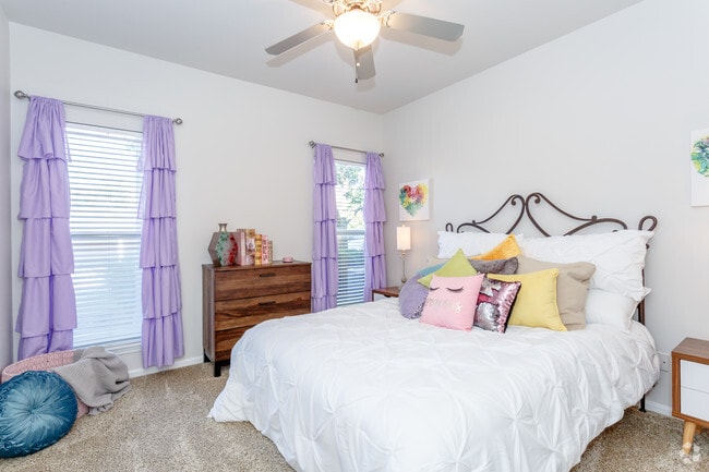 2BR, 2BA - The Mission Hills