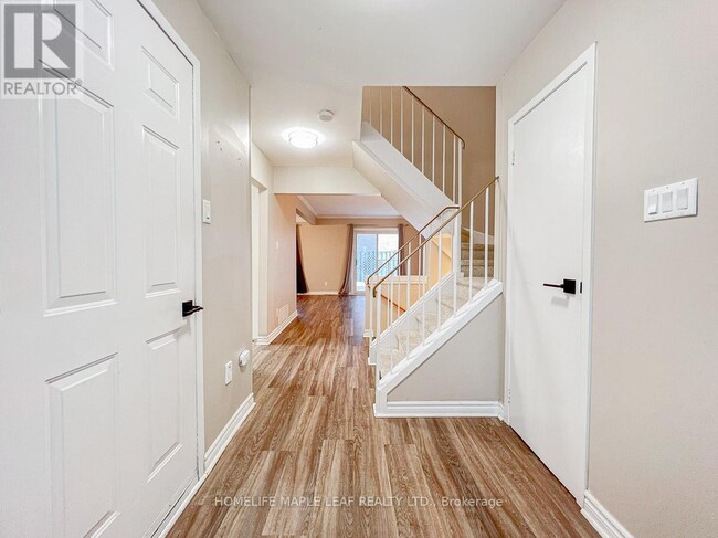 Photo - 711 Osgoode Dr