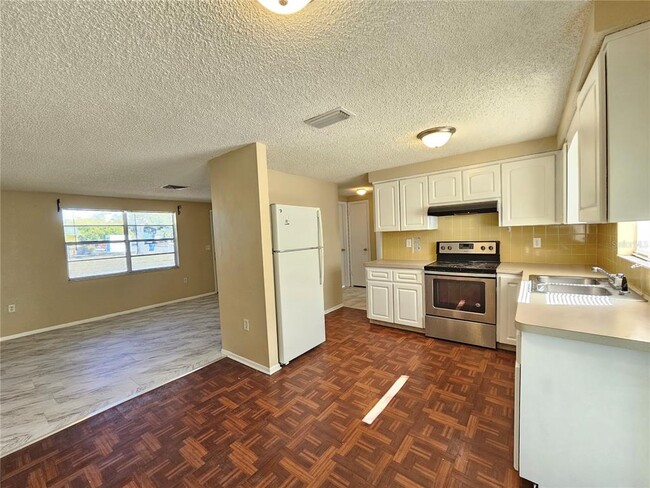 Photo - 6324 Lomand Ave