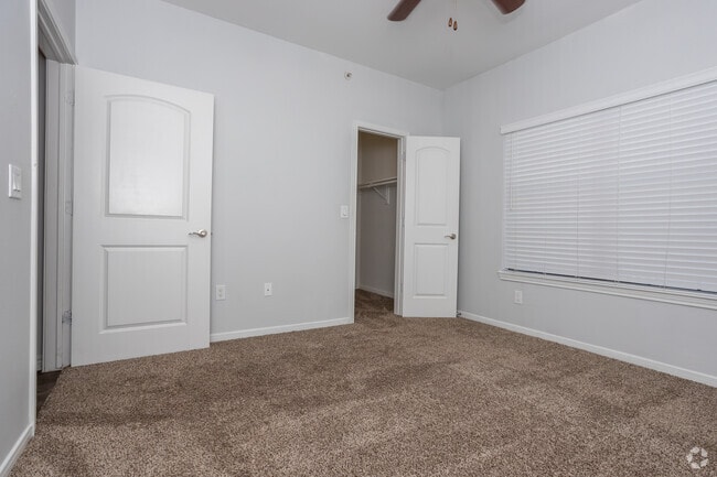 1BR,1BA-Redbud-Renovated - Urban House