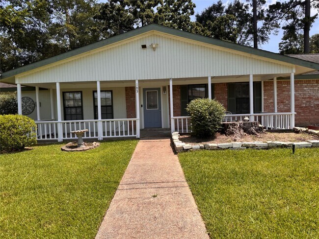 Building Photo - 105 Magnolia Ln