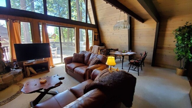 Photo - Spacious and Bright Cottage on Quiet Cul-d...