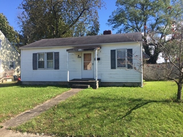 Bungalow with fully fenced back yard 2... - Bungalow with fully fenced back  yard    2... House