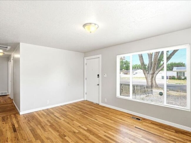 Photo - Salt Lake-Glendale 3 bed 2 bath home