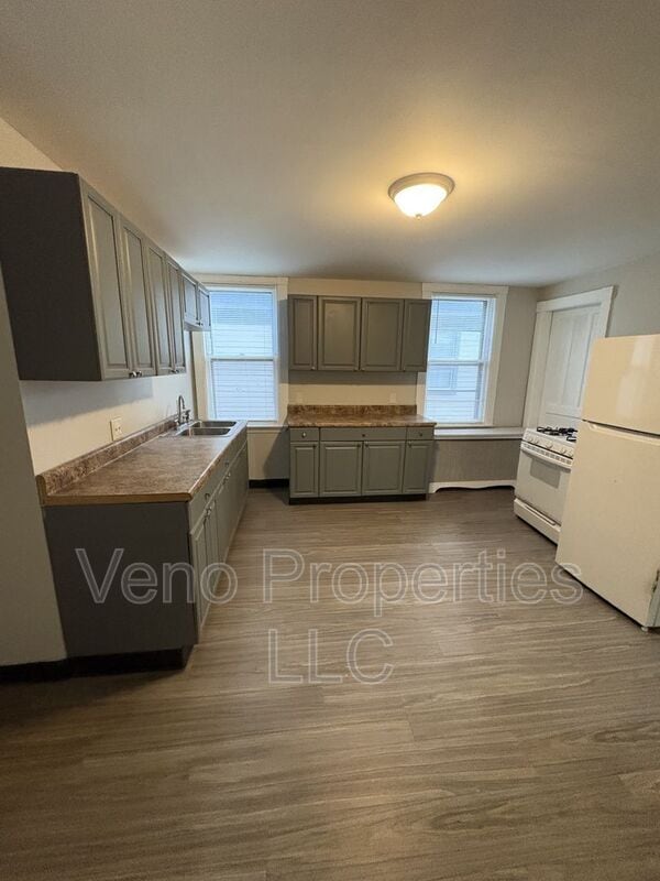 Photo - 1075 Park Ave