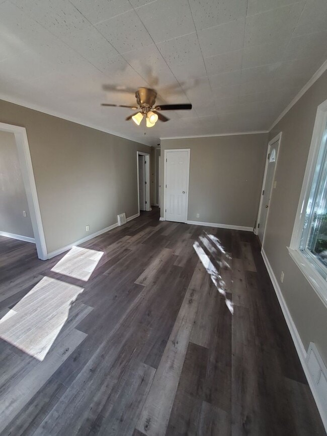 Photo - 5445 N 54th St