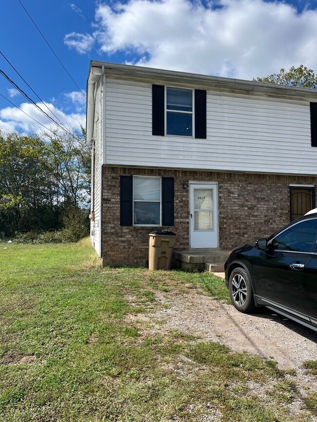 Building Photo - 3617 Willow Creek Ct