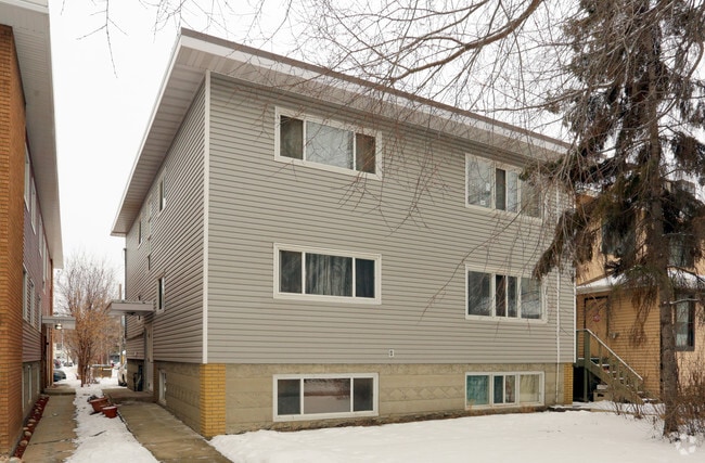 Building Photo - Button Place