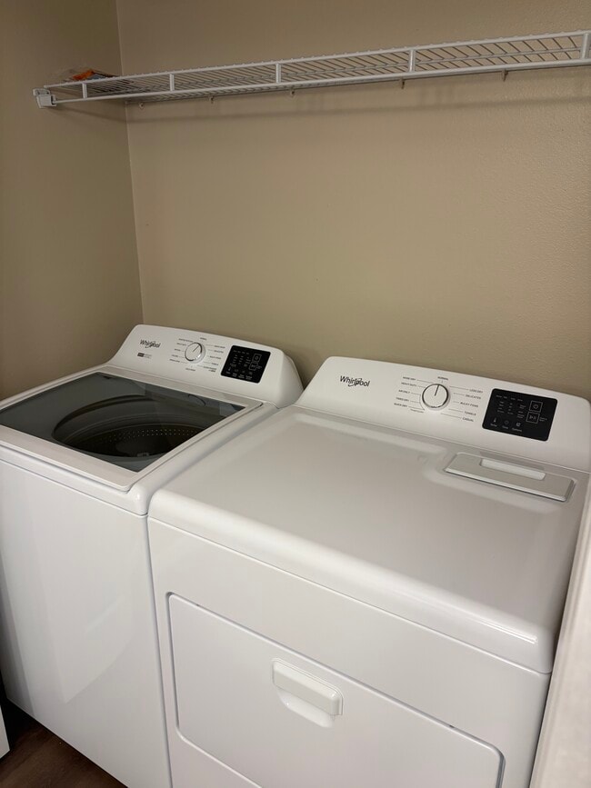 In unit washer and dryer - Heatherwood Apartments