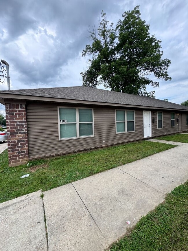 3 bed / 2 bath duplex Available Now - 3 bed / 2 bath duplex Available Now Condo Unit A