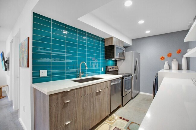 353 N Hermosa Dr