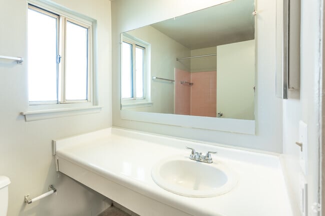 3 BR, 1.5 BA - Townhouse