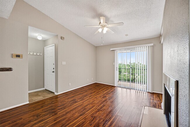 Photo - 2121 Hepburn St Unit 1112
