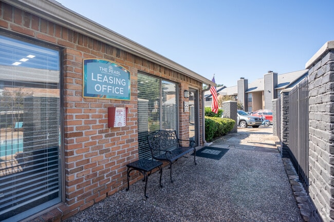 Leasing Office - Entrance