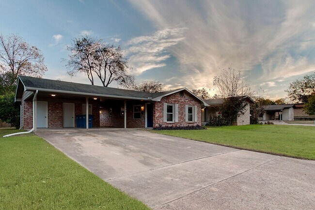 Photo - Modern Duplex Oasis with Stylish Upgrades, Open Design, and a Spacious Private Backyard!