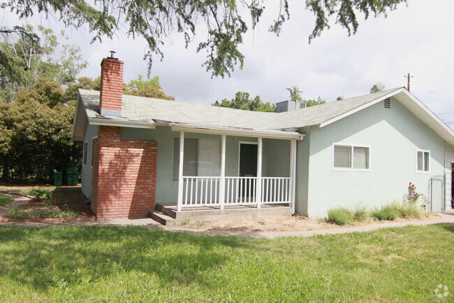 Building Photo - Great Location! Rental