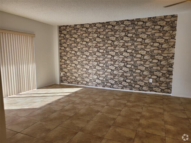 Building Photo - 4158 Inverrary Dr Unit 505 Rental