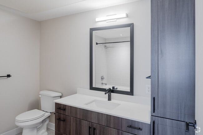 1BR, 1BA - 733SF