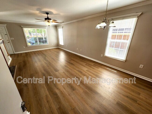 Photo - 303 Rexford Dr