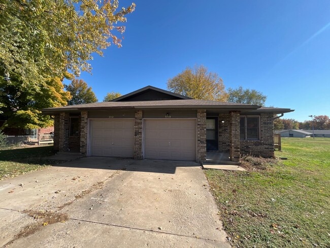 3710/3714 N Farm Rd 165