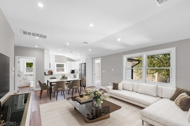 Photo - 715 Evans St Unit 2