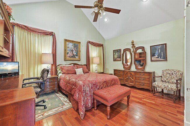 Building Photo - 1403 Broadway Avenue J