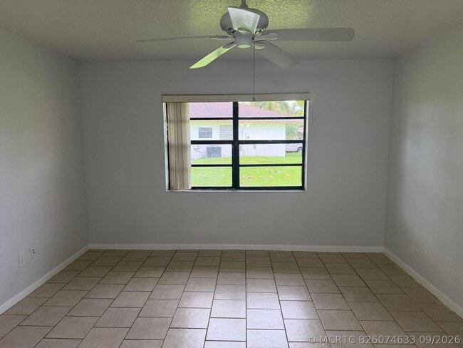 4814 Paulie Ct