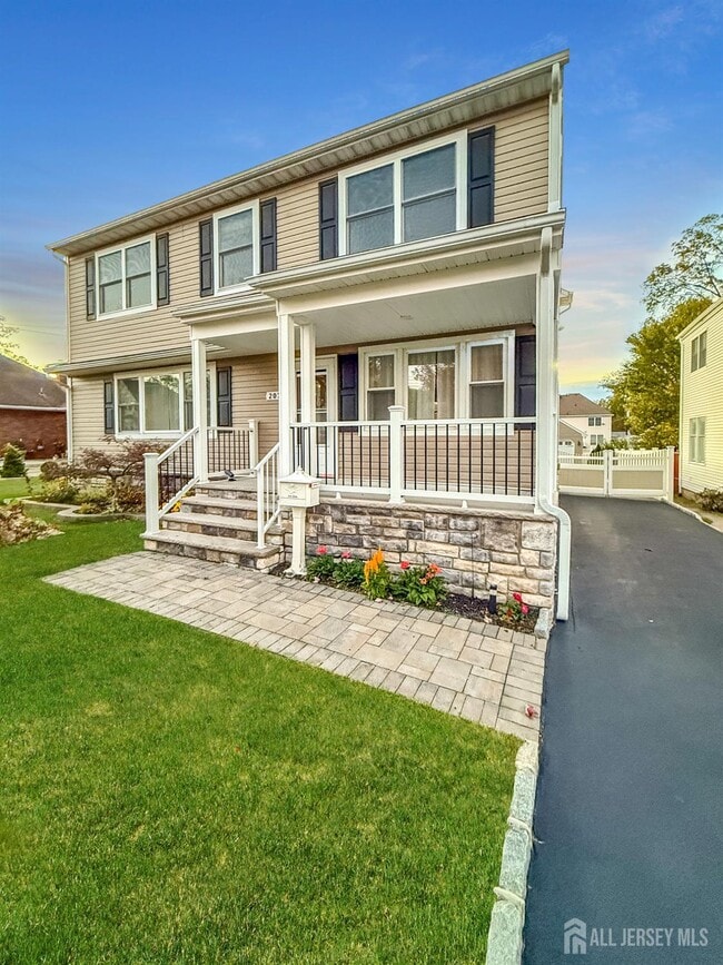 Photo - 207 Remsen Ave