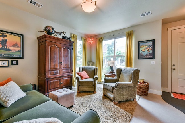 Photo - 803 Heschel St