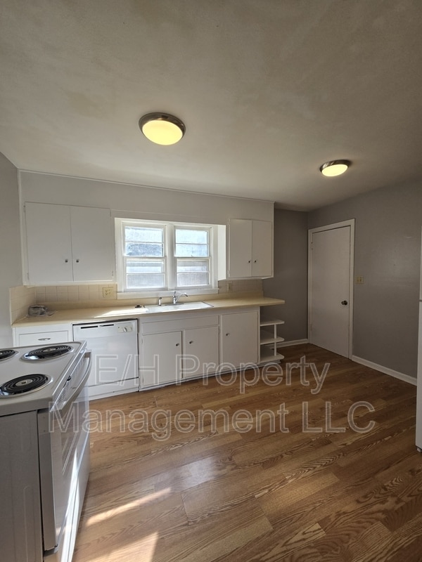 1128 S Quentin St