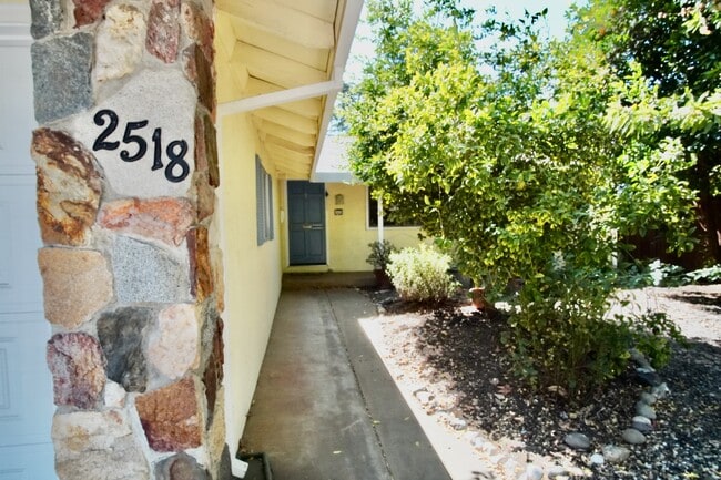 Photo - 2518 Loyola Dr