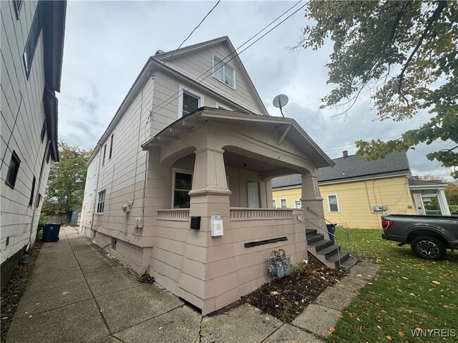 Building Photo - 108 Schutrum St