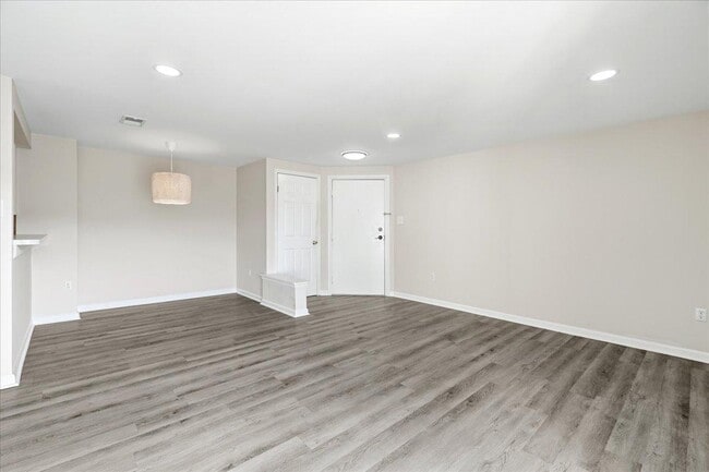 Photo - 819 Stratford Way