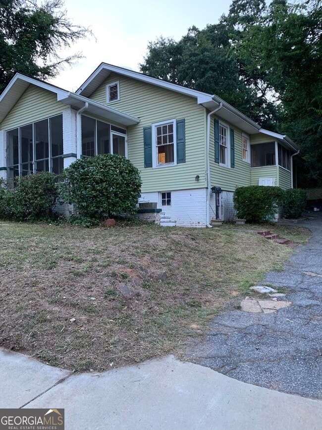 Building Photo - 175 E Cloverhurst Ave Rental