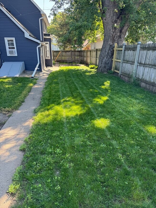 Photo - 3 Bedroom / 1 Bathroom Private Fenced Yard - For Rent