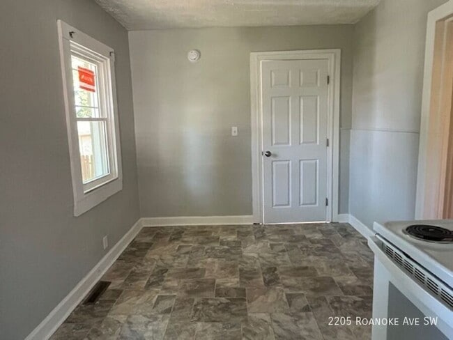 Photo - 2205 Roanoke Ave SW