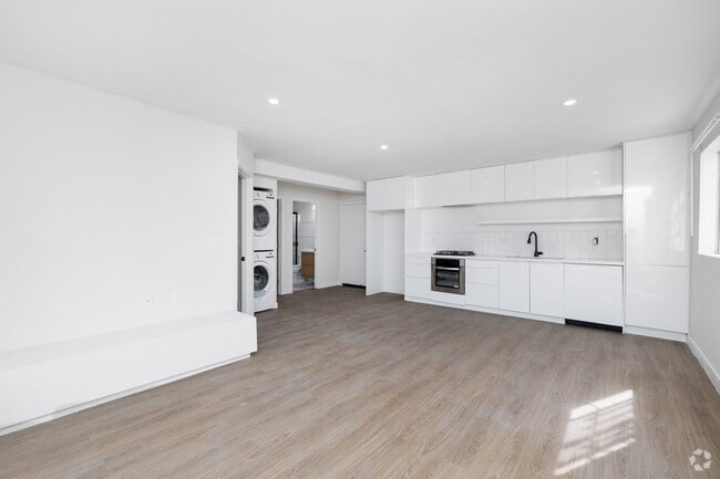 2BD, 2BA - 700SF - Kitchen - Ardmore