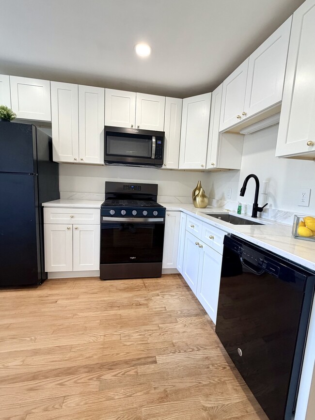 Photo - 2308 Oakton St