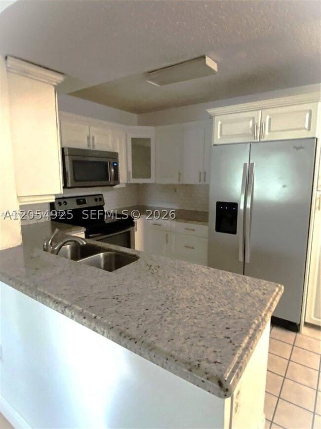 Building Photo - 208 Palm Cir W Unit 208