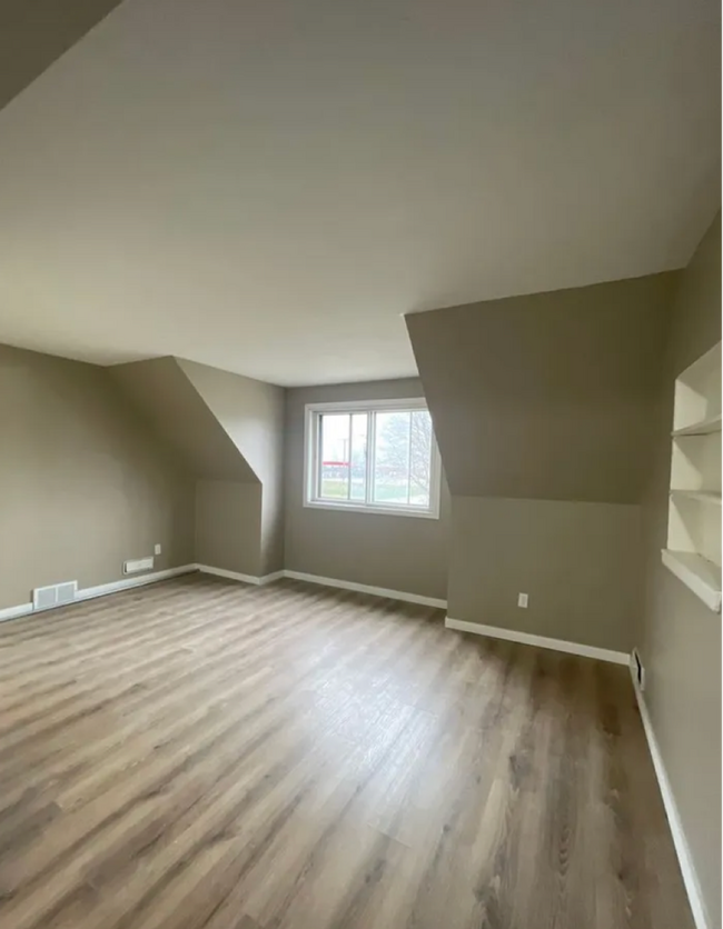 Photo - 5857-5859 N 93rd Unit 5859 (Upper)