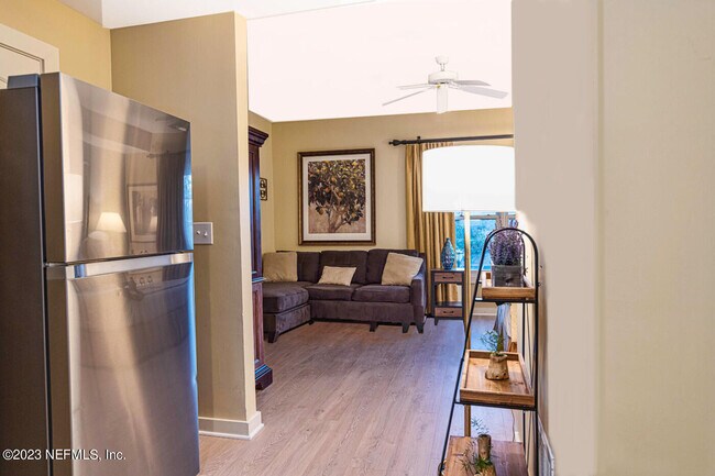 Photo - 965 Registry Blvd