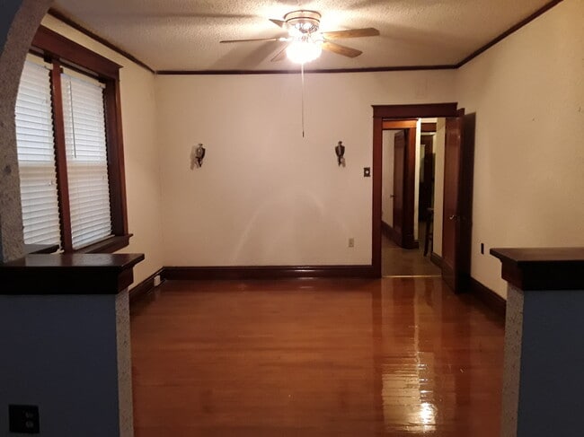 5126 Lexington Ave Unit 2