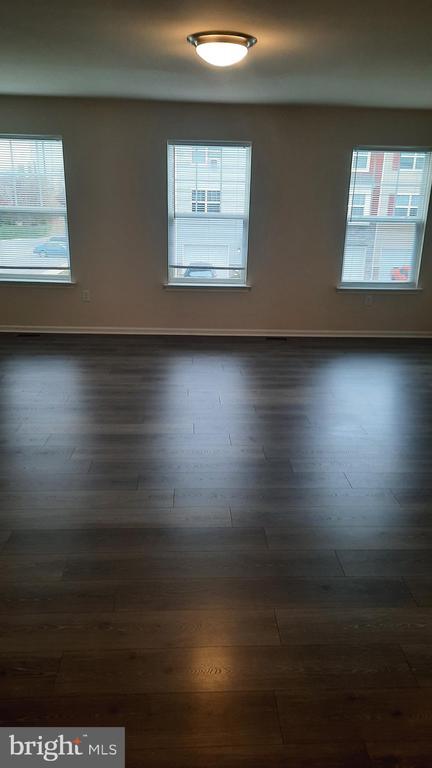 Photo - 945 Admiral's Quay Dr