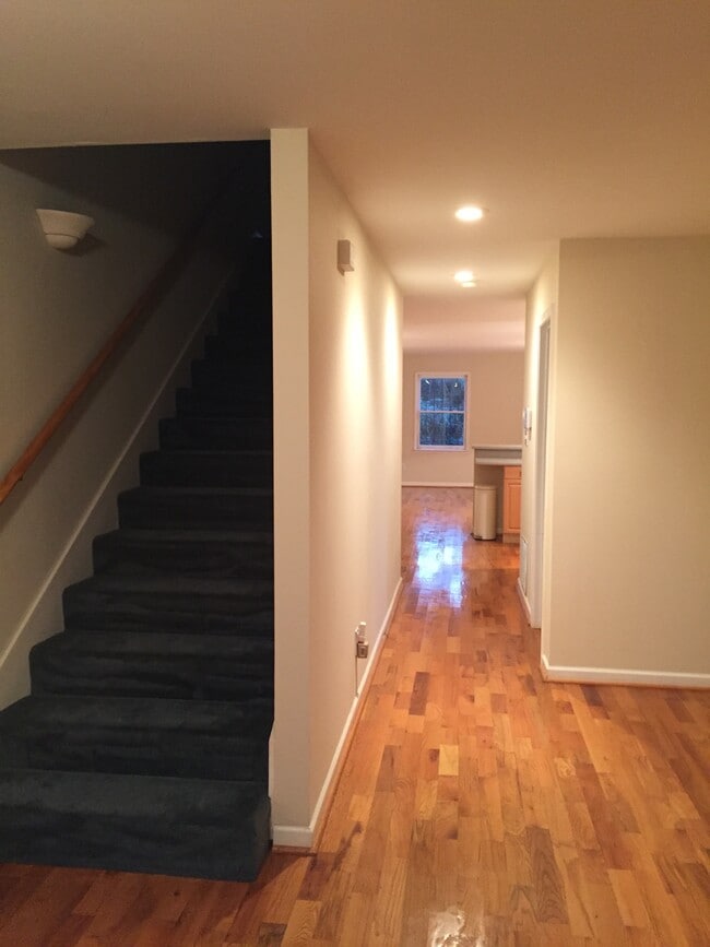 Photo - 685 Garibaldi St SW