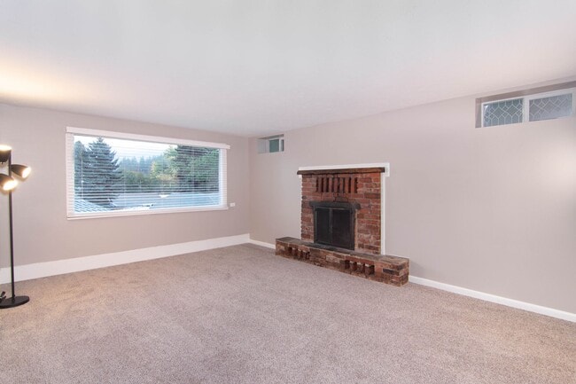 Photo - 2 Bed 1ba Liberty Lake Duplex Lower-level ...