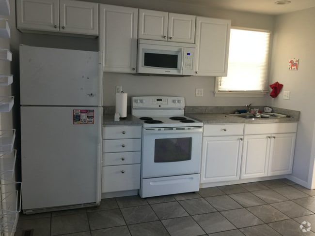 Building Photo - 600 Randolph Dr Rental