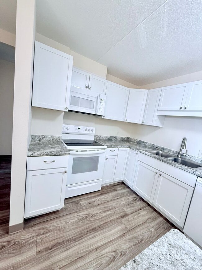 Photo - Baypoint Shoreline