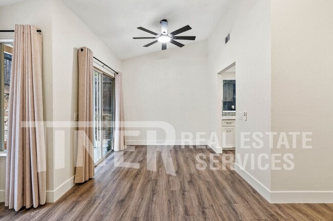 Photo - 3421 Cobblestone Dr